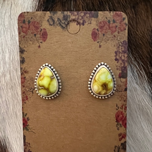 ❤️ Quality Palomino Variscite Navajo Style Teardrop Matte Sterling Stud Earrings - Picture 3 of 13
